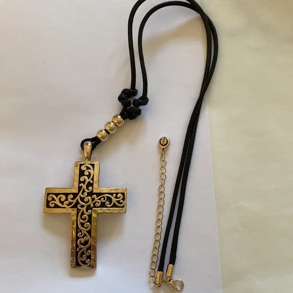VINTAGE 1946 GOLD TONE CROSS ON BLACK CORD UNISEX NECKLACE - Picture 2 of 5